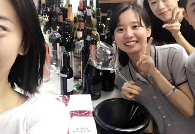 靠这套私域打法，95后小姑娘卖酒年入3.5个亿